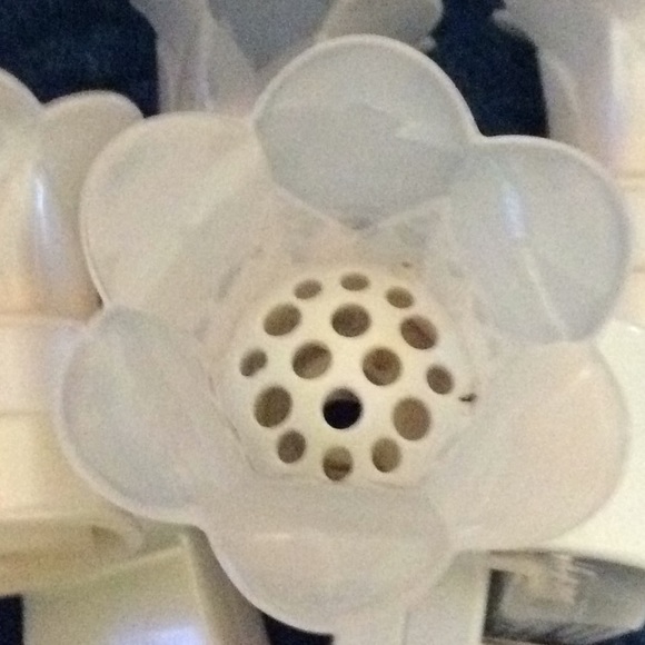 Bath and Body Works Wall Flowers.  Seven Flowers. - Picture 4 of 4